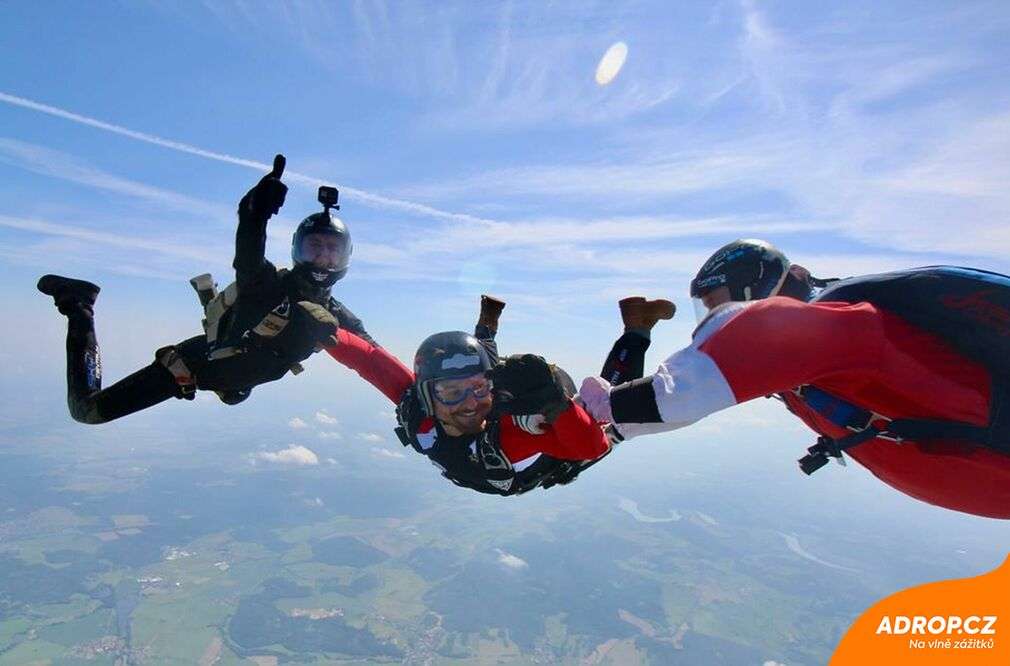 Tandemový seskok padákem u Letiště Příbram