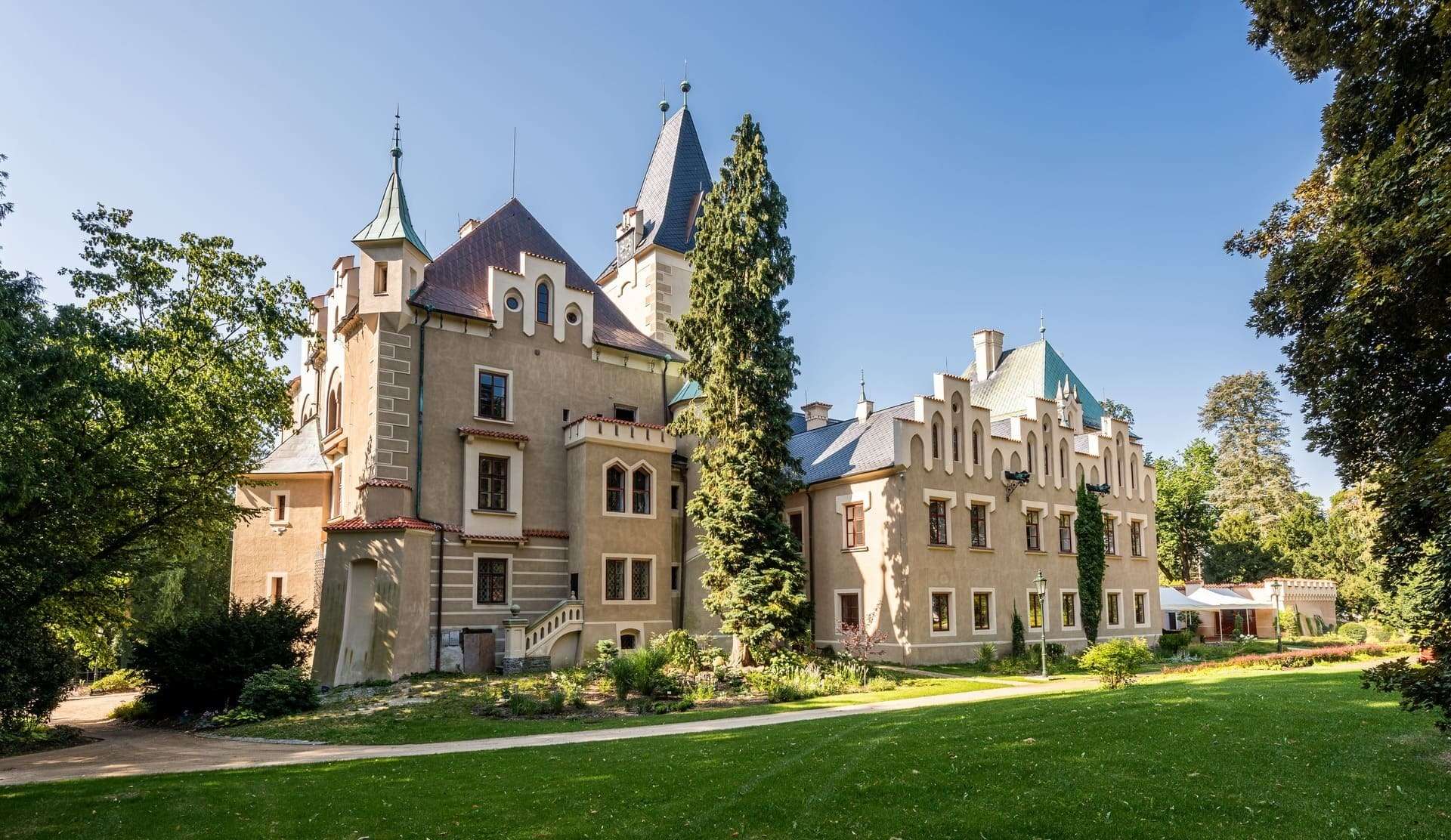 Prohlídky u hradních a zámeckých pánů: Soukromé hrady a zámky se již otevírají turistům