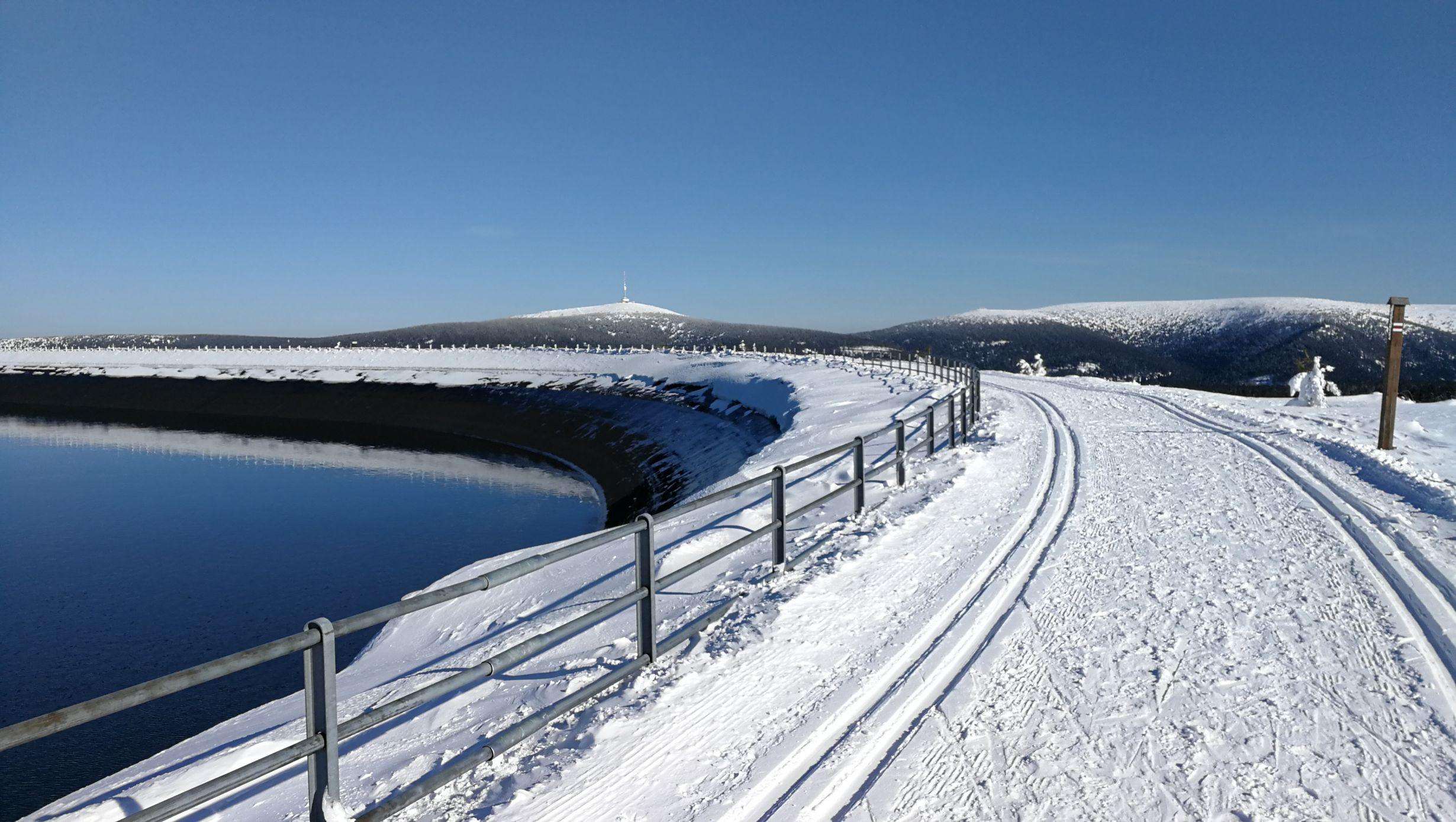 Dlouhé stráně - koruna hráze