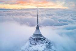Chystáte se na Ještěd? K vrcholu vás přiblíží turistický autobus nebo lanovka Skalka