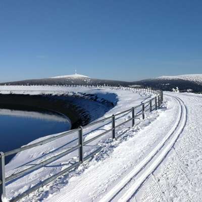Dlouhé stráně - koruna hráze