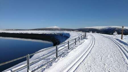 Dlouhé stráně - koruna hráze